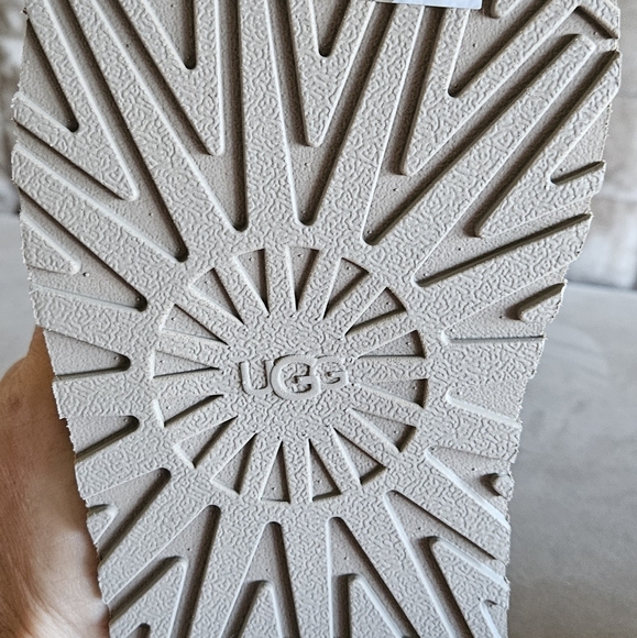 UGG Discoquette Slide Slipper, Size 8 - Picture 5 of 8